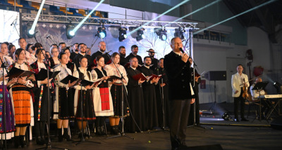 Sărbători Fericite, cu pace în suflet și belșug în case!